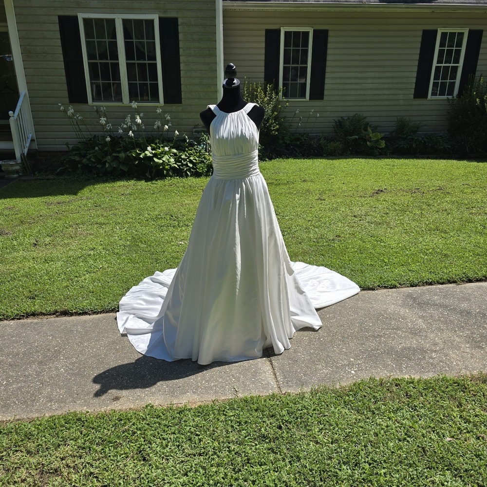 Davids Bridal Ivory Halter A-Line Wedding Dress EW9848 Pleated Chapel Train Sz 2